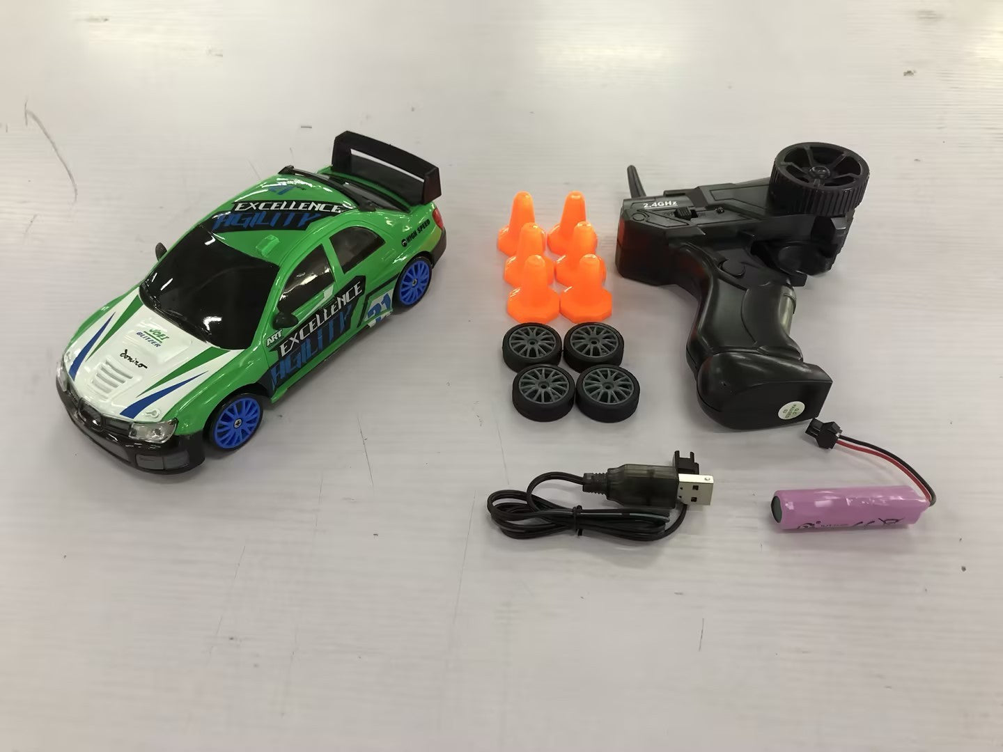 High-Speed 4WD RC driftauto